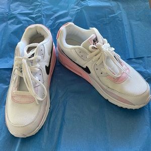 Like New Nike Air Max - size 7Youth